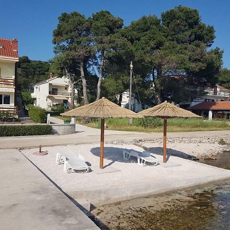 Apartment Nella Molat Bagian luar foto